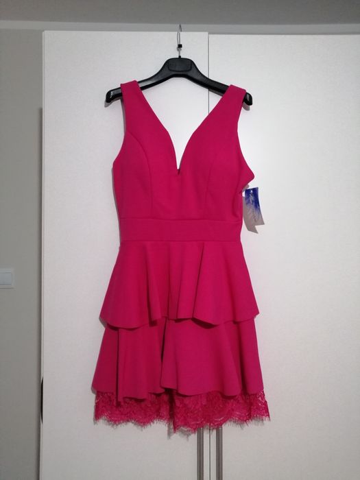 Różowa sukienka s m L falbanki dekolt koronka wesele chrzciny