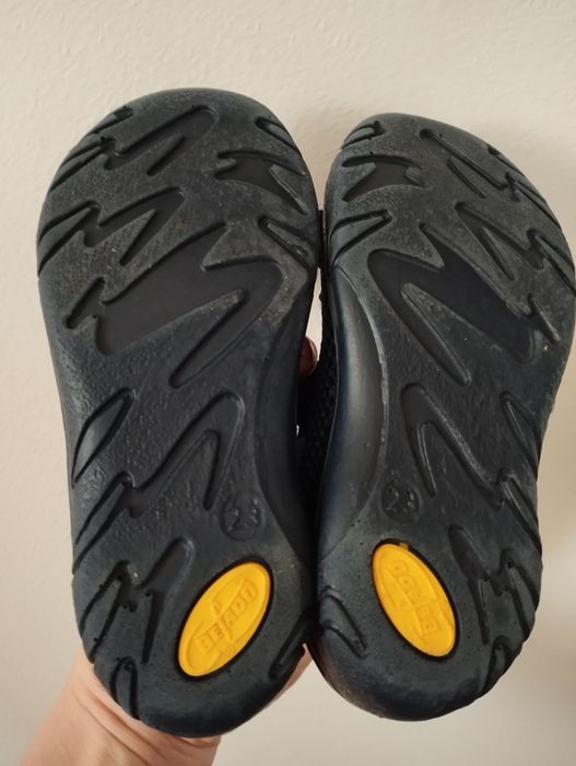 Sandałki chłopięce 23