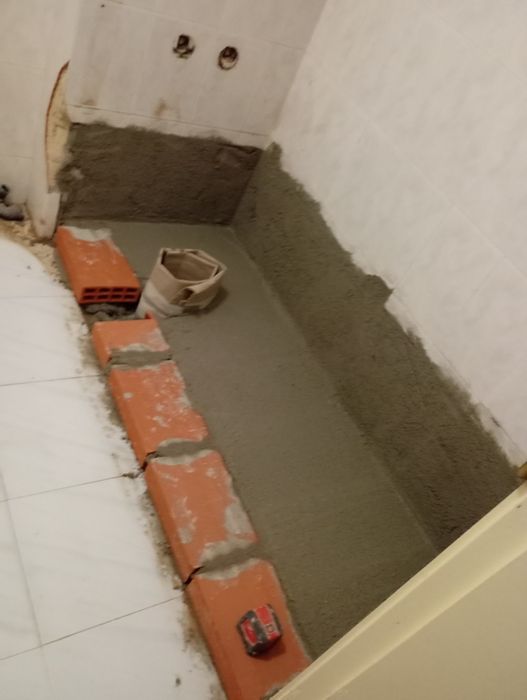 Pedreiro polivalente disponível