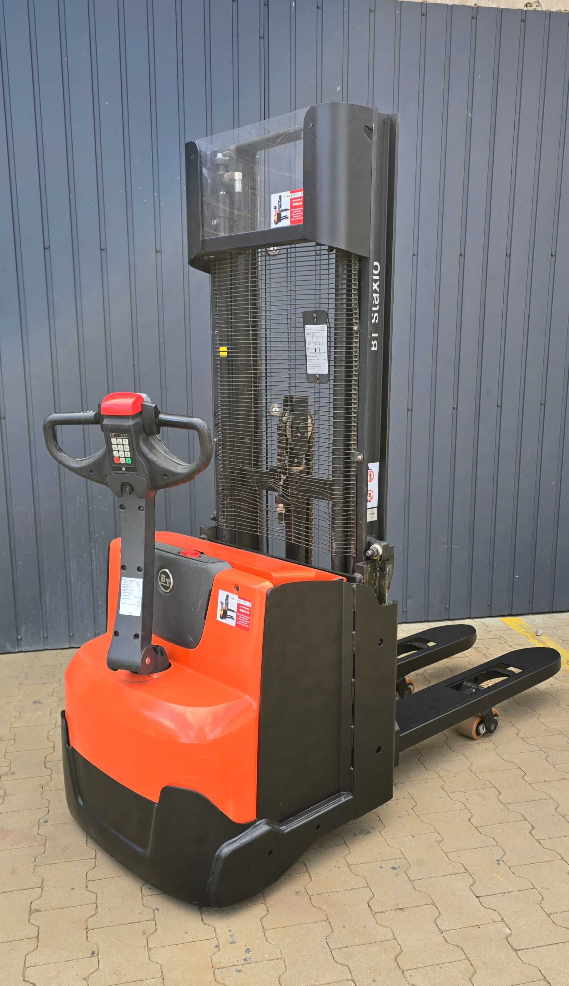 Paleciak elektryczny Toyota SWE 120L 2.70m duplex wolny skok masztowy