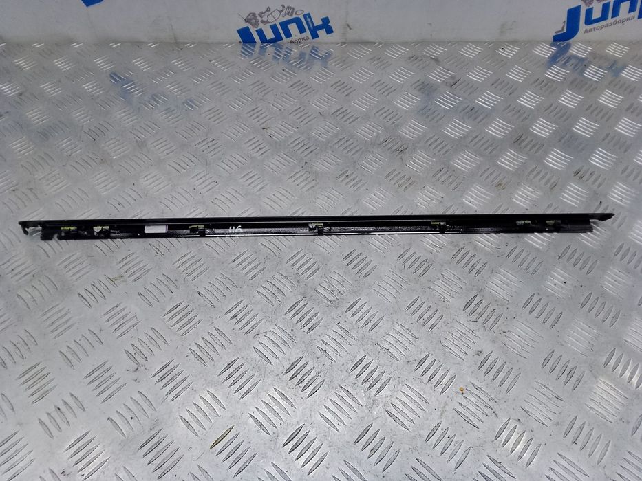 Молдинг двери задней левой LR049162 для Land Rover Range Rover Evoque