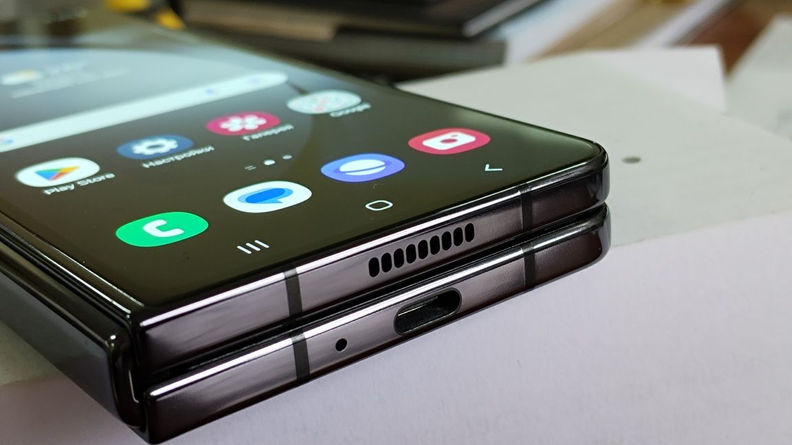Samsung Fold 5(SM-F946B/DS) "Live Demo Unit" - нет мобильной сети.
