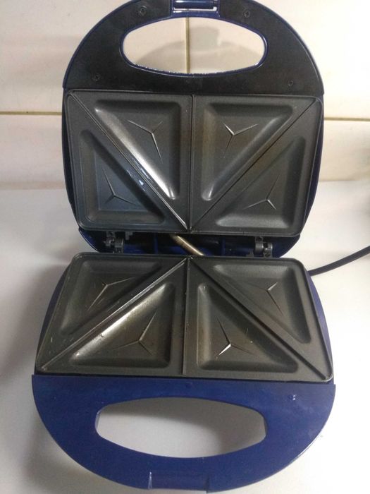 Сендвічниця CLATRONIC