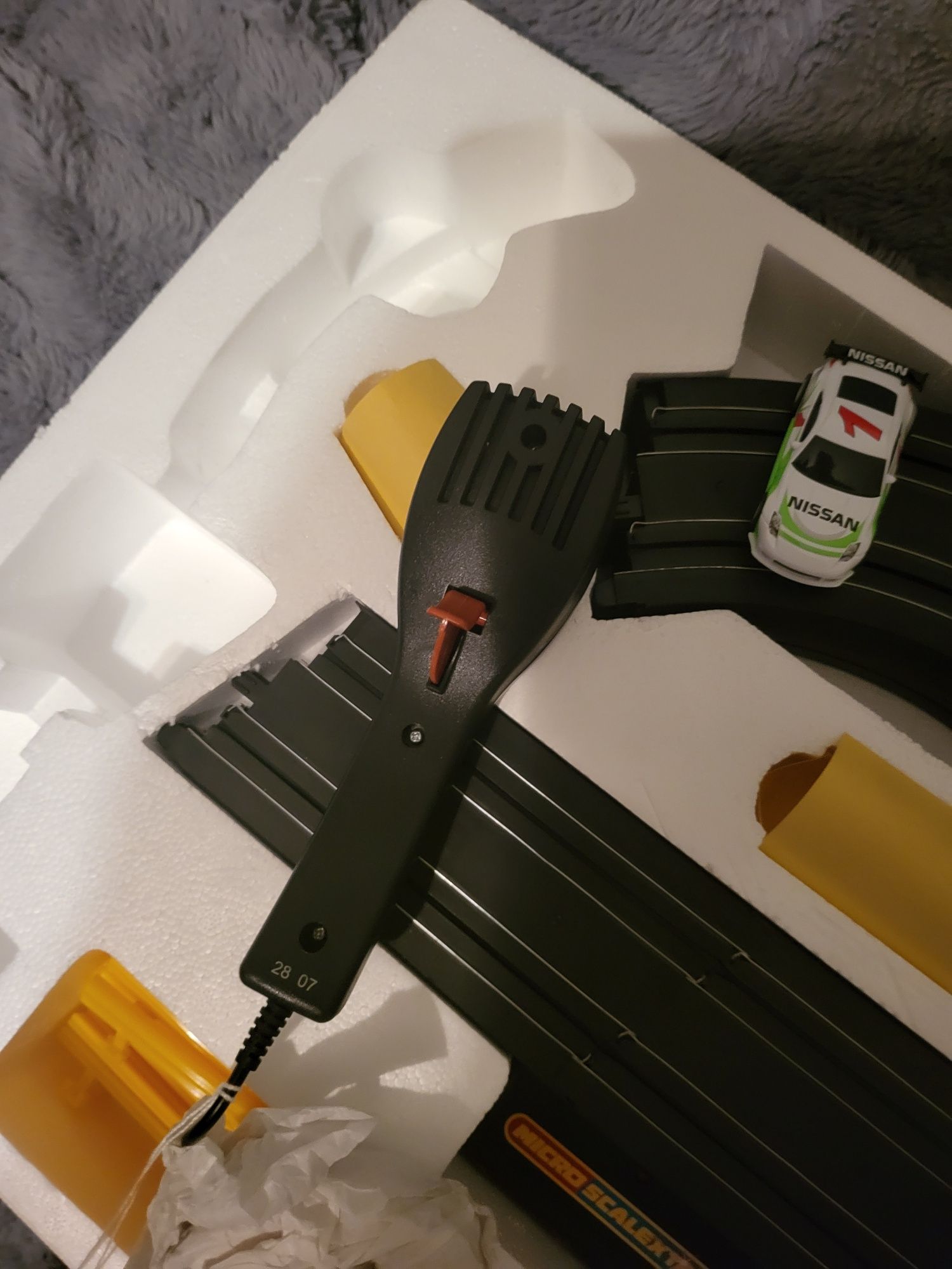 Elektryczny tor na  3 x nissan 370 z