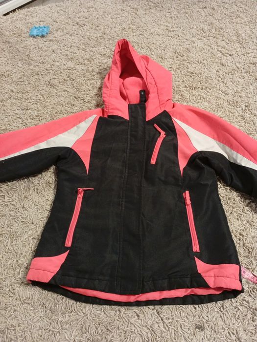 Куртка на дівчинку