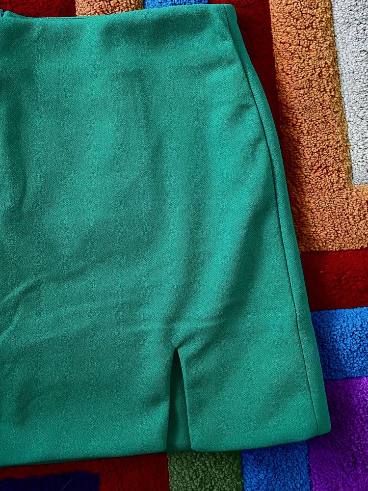 Spódniczki mini zielona z rozcięciem XL 42
