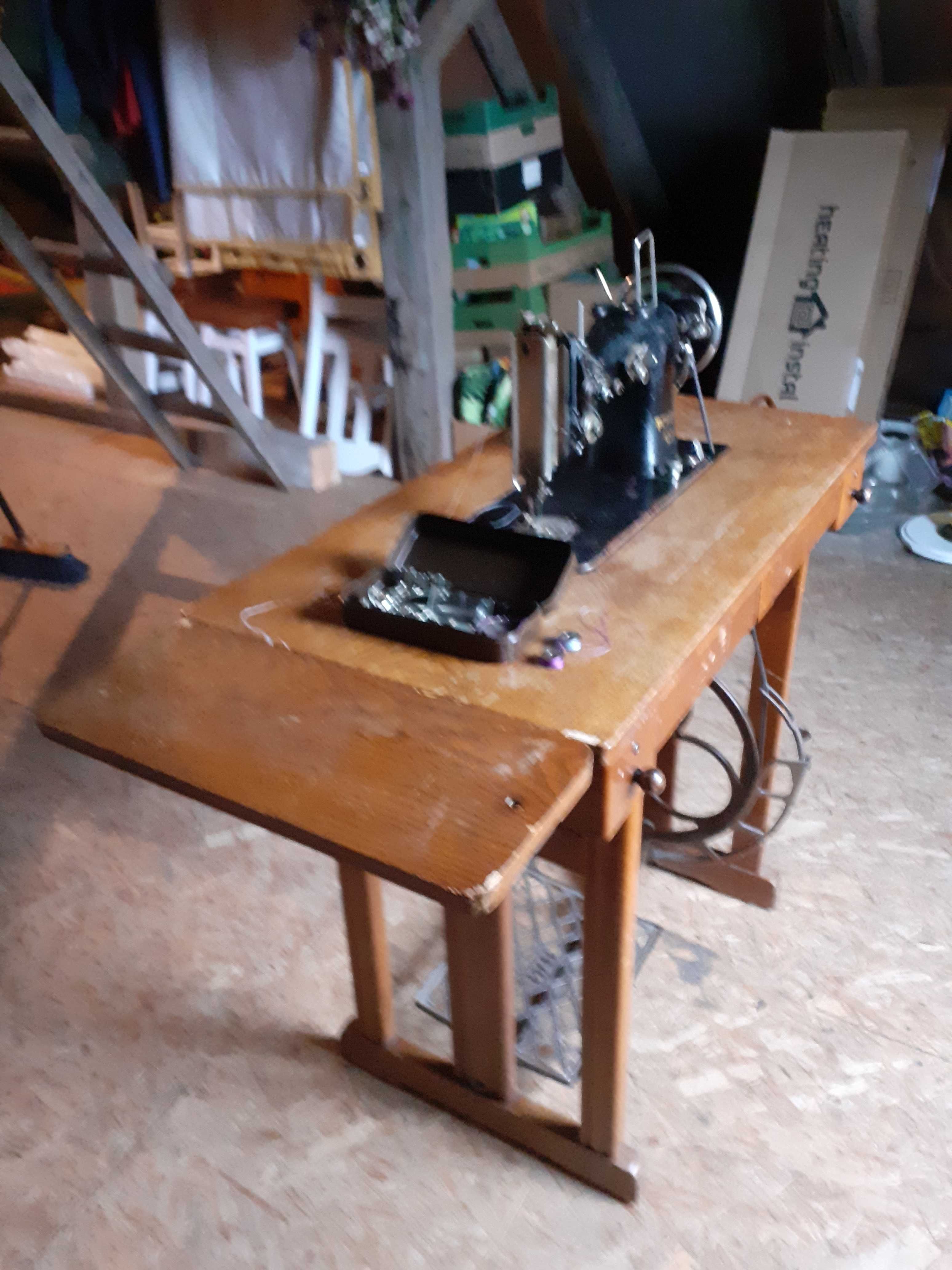 Maszyna do szycia stolowa Pfaff 130