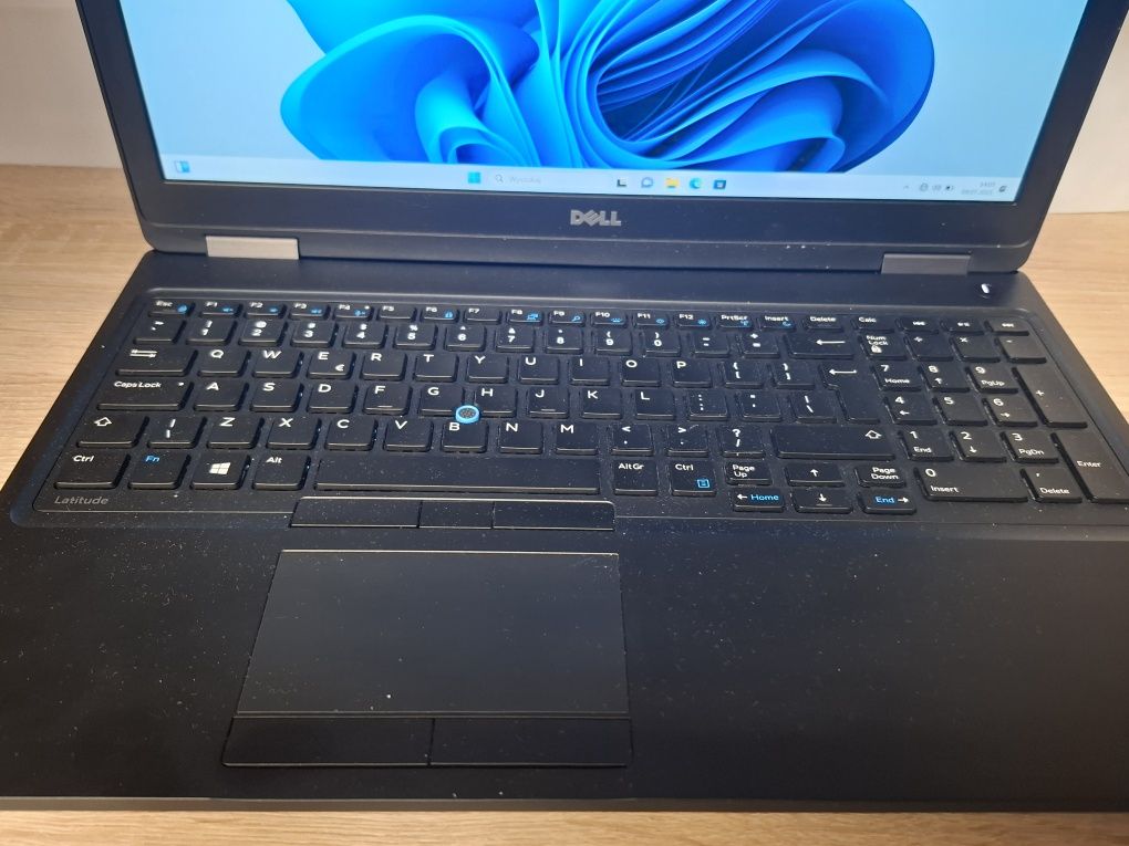 Laptop DELL  Latitude 5580  i5 7 Gen.  16GB RAM Dysk 512GB DOTYK