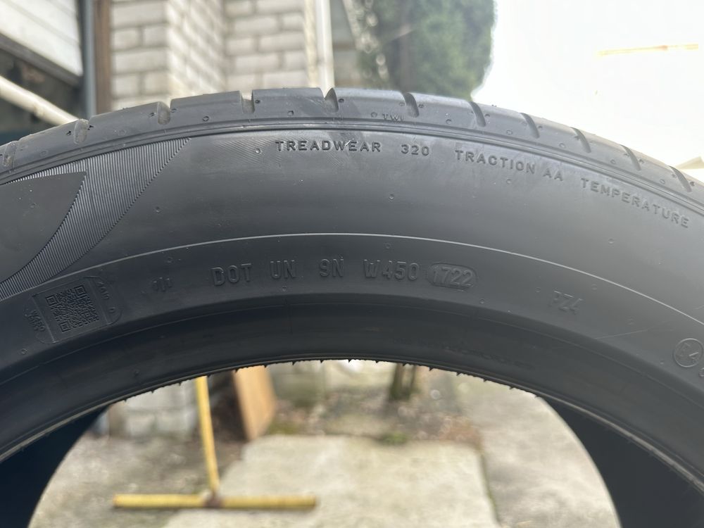 Pirelli PZero PZ4 285/45 R21 runflat