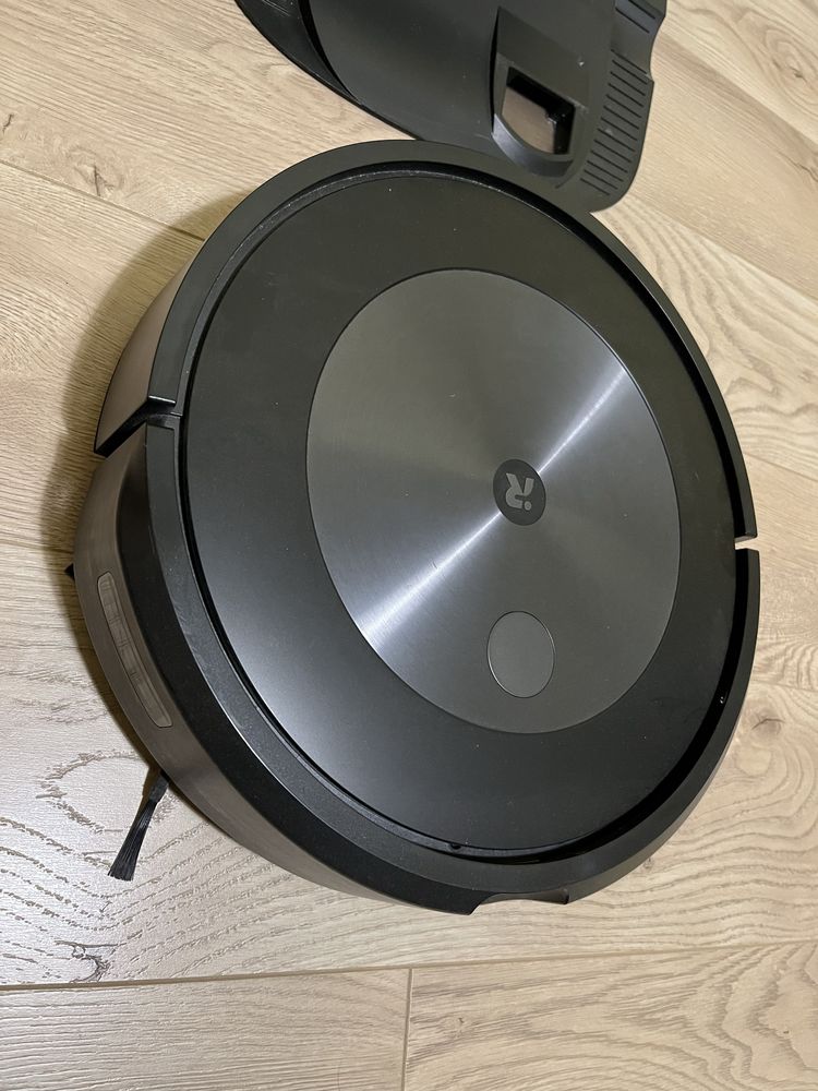 Robot sprzątający iRobot Roomba J7+ Stacja oczysz. (GWARANCJA-04.2025)