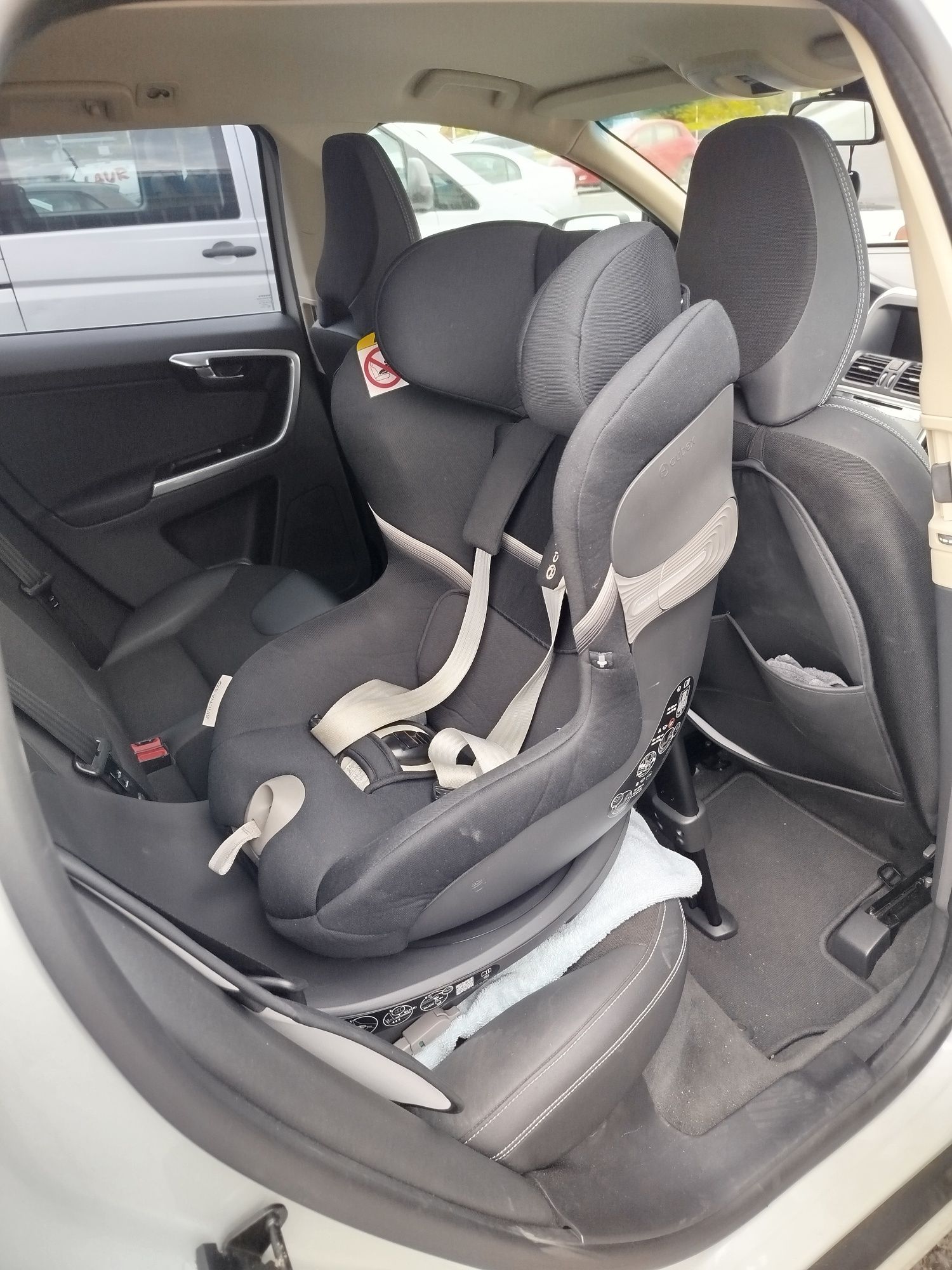 Cybex Sirona SX2 fotelik samochodowy obrotowy