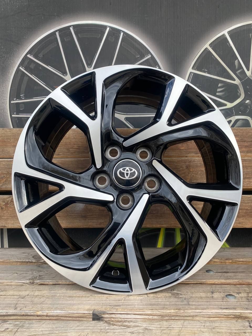 777 Новые диски R17 5/114.3 Toyota Corolla Camry Lexus