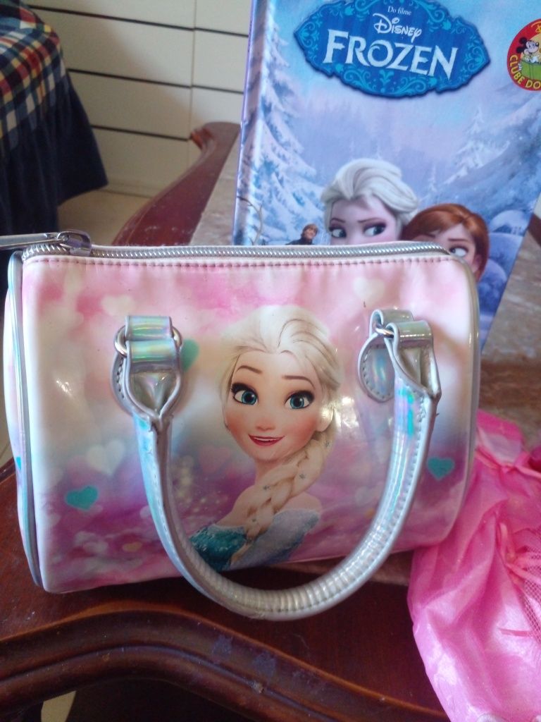 Boneca FROZEN com musica+mala+ livro
