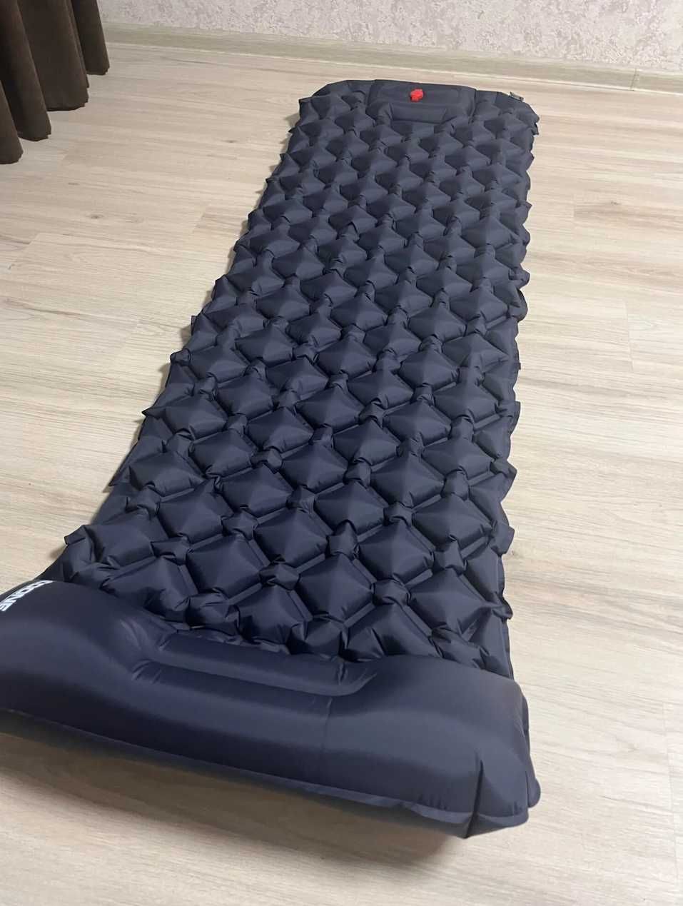 Надувной матрас- каремат с интегрированными насосом и подушкой Pacoone