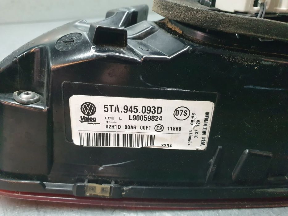 Farolim da mala esquerdo VOLKSWAGEN Touran (5T)