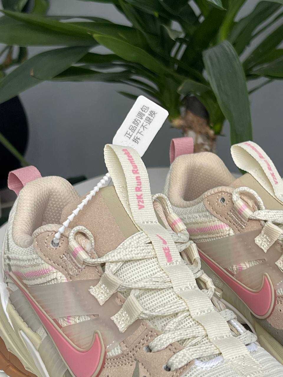 ВСІ РОЗМІРИ! Кросівки Nike V2K Runtekk Beige Pink найк рожеві бежеві