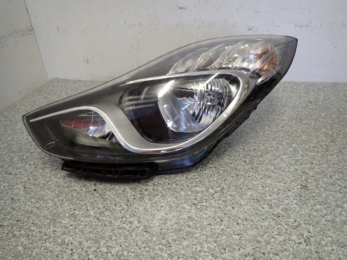 HYUNDAI IX20 HB 09- REFLEKTOR LAMPA PRZEDNIA LEWA EUROPA
