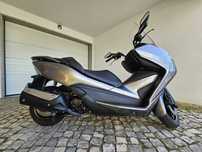Honda Forza 300 com livro de revisões, de garagem