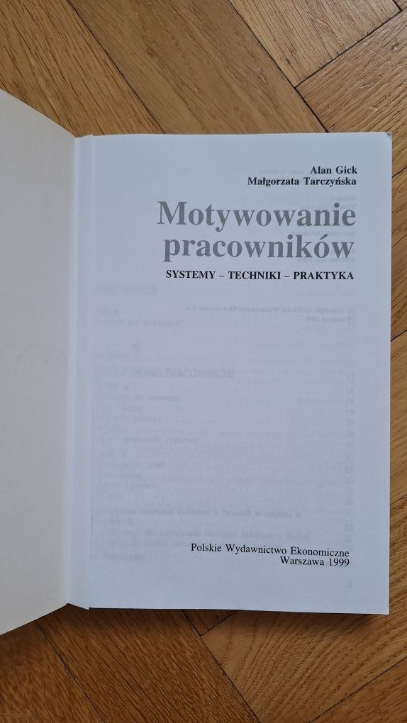 Motywowanie pracowników
Systemy techniki praktyka.