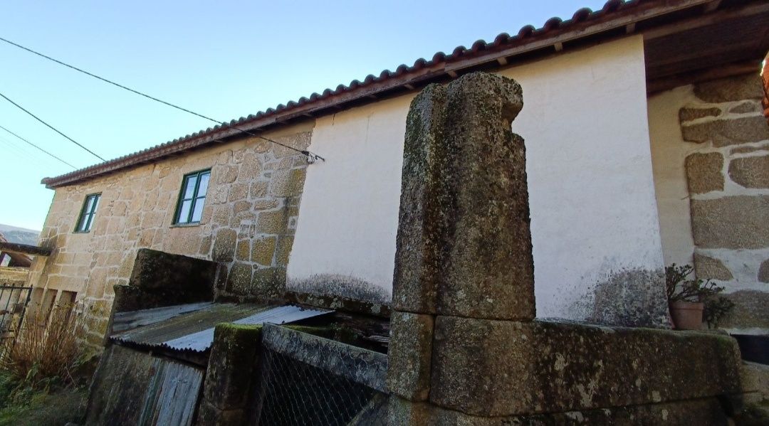 Moradia Pedra. Recuperar. Vilar de Ferreiros. Mondim de Basto