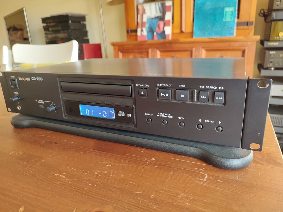 Tascam CD-200 – High-Quality CD Player Highly Valued!64409482923651122