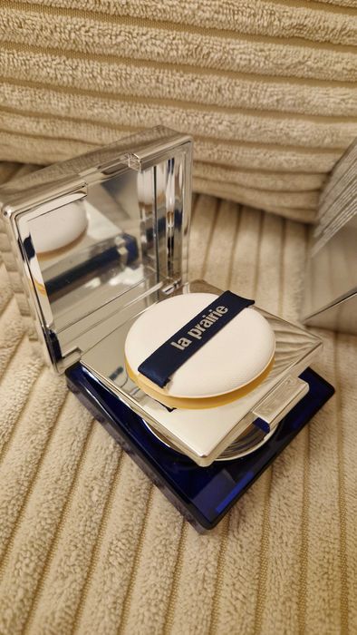 Nowy puder La Prairie Skin Caviar NC-05 Petale 4g
