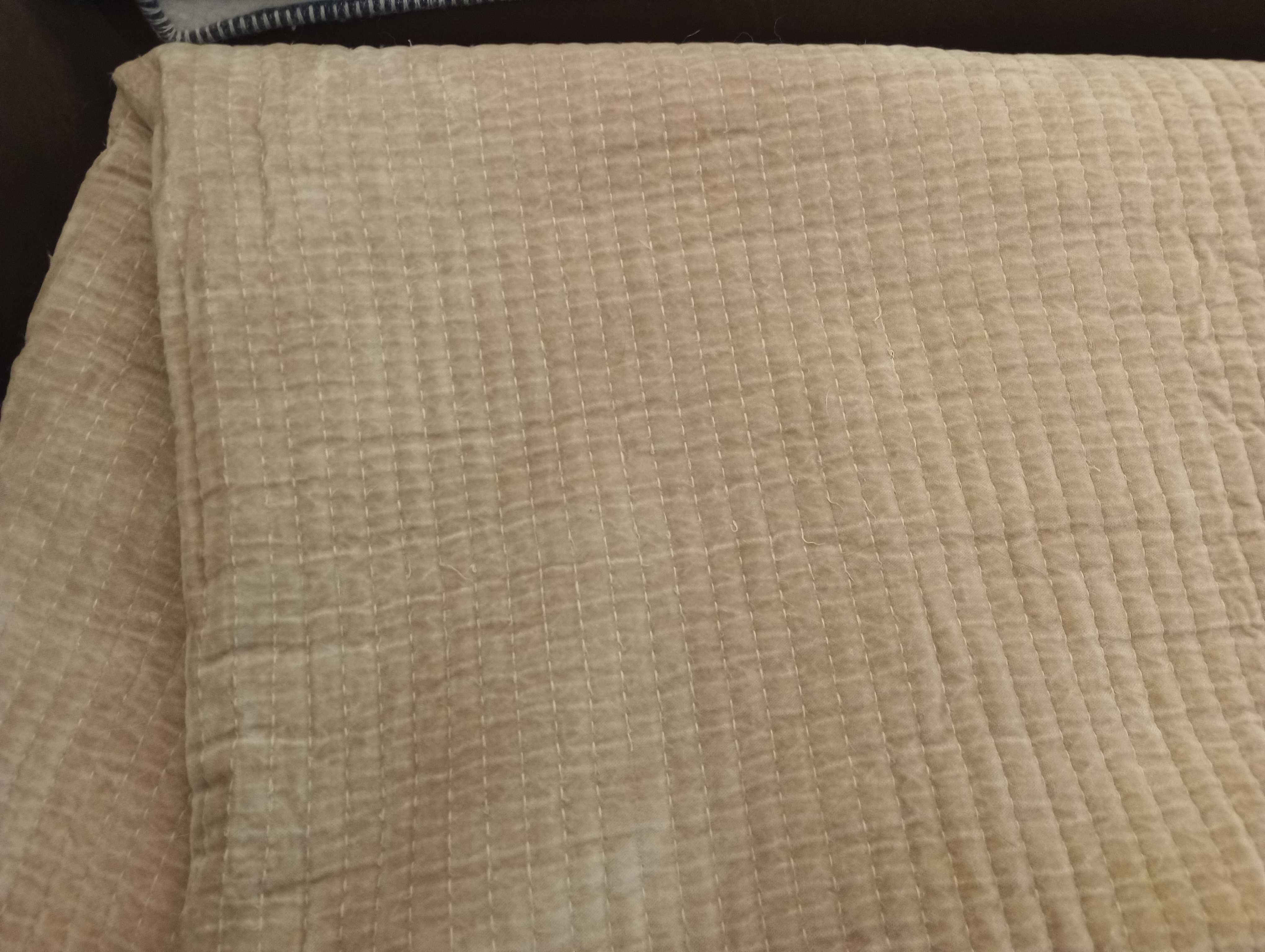 Beżowa aksamitna narzuta H&M 180x260