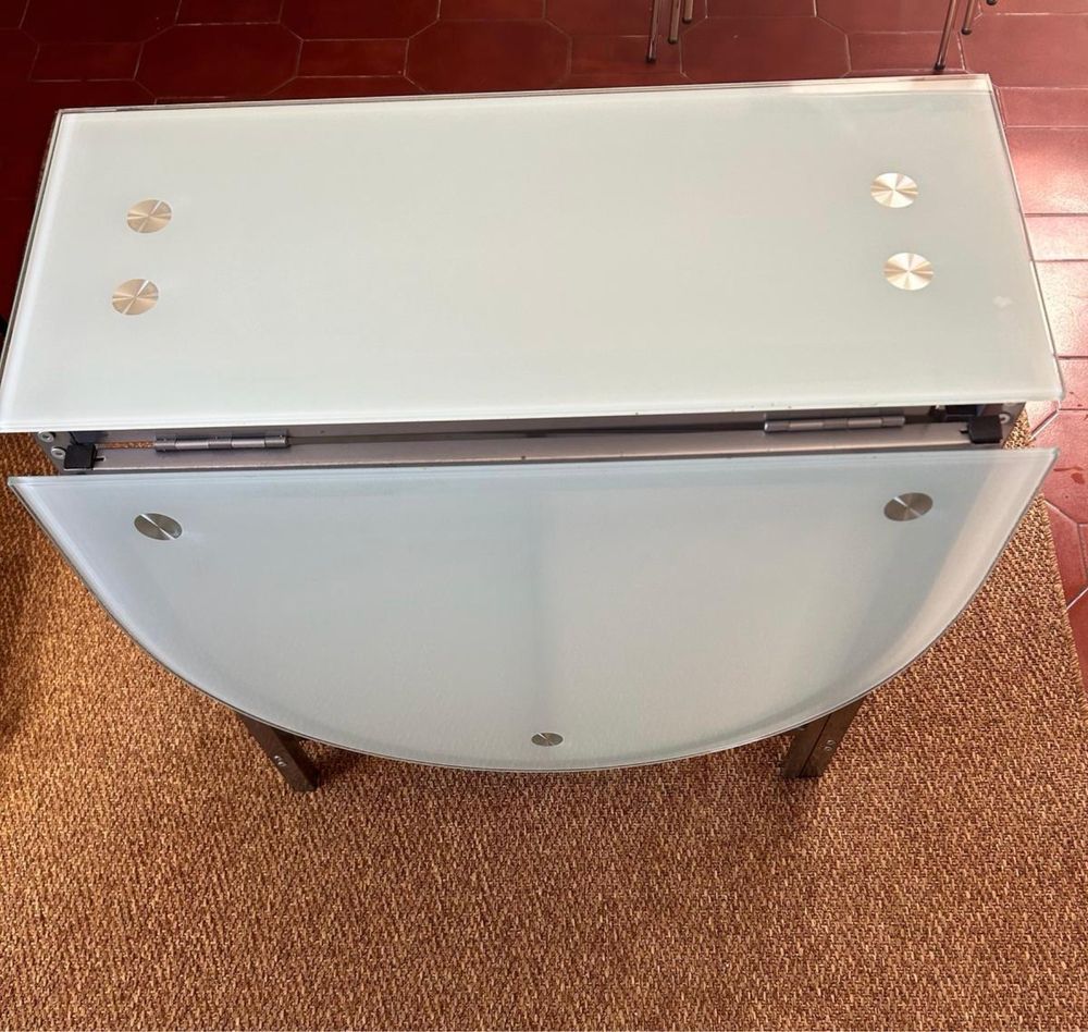 Mesa de vidro rebativel