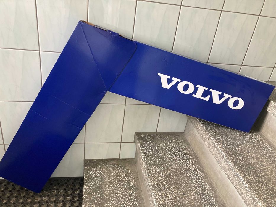 Sprzedam lewą tylną lampę i komplet owiewki szyb Volvo fh4