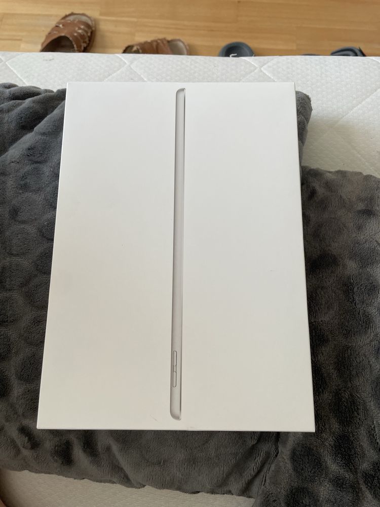 Ipad generacja 9 + pudelko