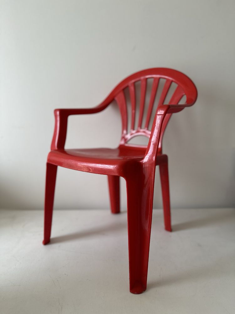 Krzesełko dla dziecka czerwone