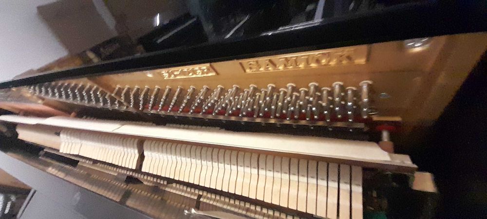 Piano vertical design Alemão Samick em excelente estado