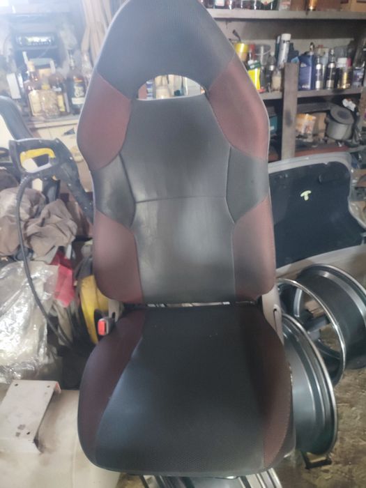 Продам на Toyota Celica 2003г передние сидения и дверные карты