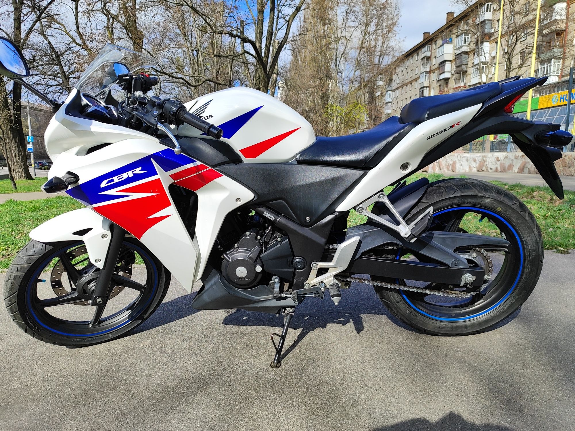 Продам мотоцикл Honda CBR 250R  2014рік.  9850км. з Японії