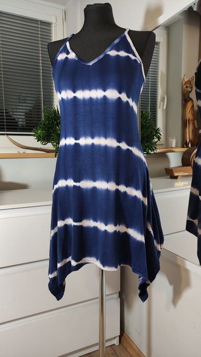 Letnia sukienka bokserka dłuższe boki S