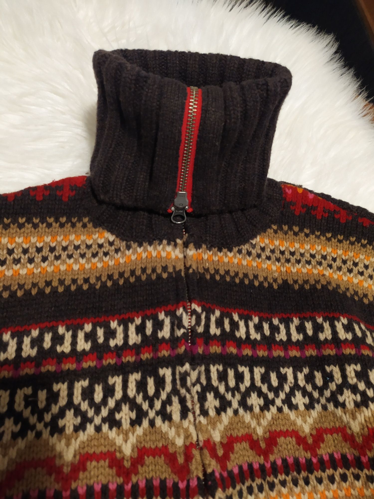 Wełniany sweter wzorzysty,100% wełna  z certyfikatem Woolmark