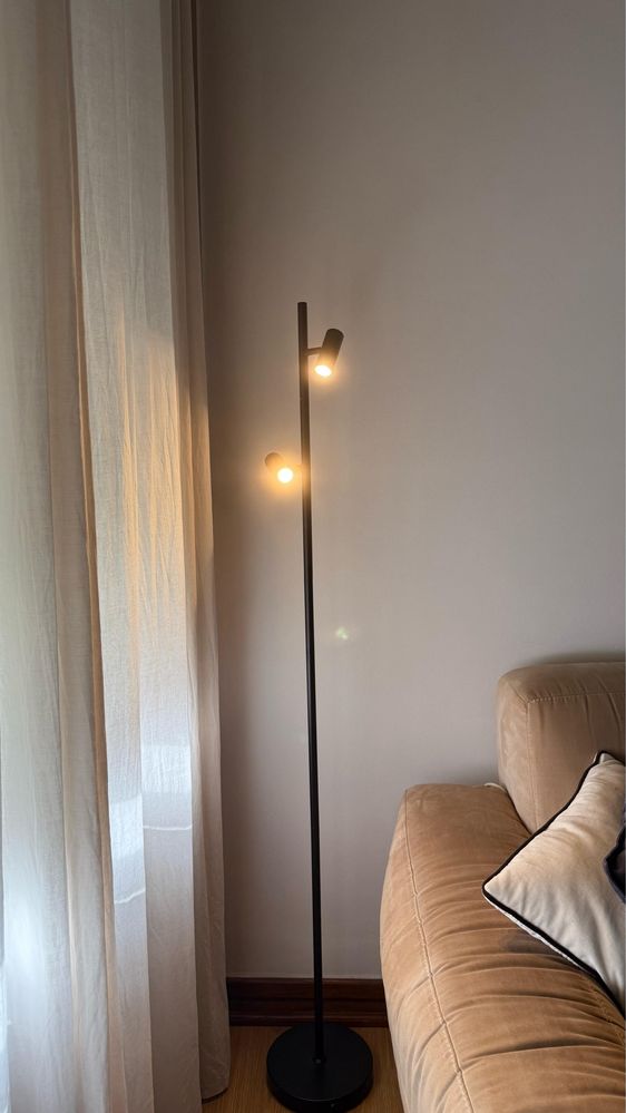 Candeeiro de Pé Com LED Integrado