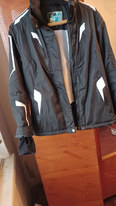 Лыжная женская  куртка.