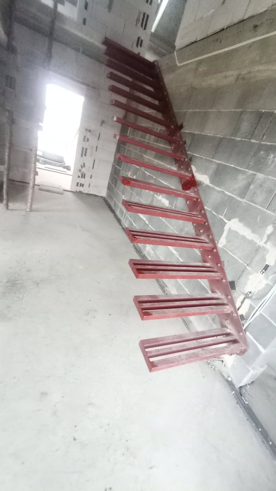 Schody wiszące wspornikowe - konstrukcja stalowa