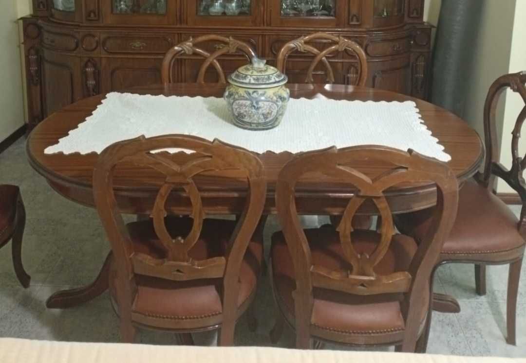 Conjunto de mesa e 6 cadeiras em madeira maciça