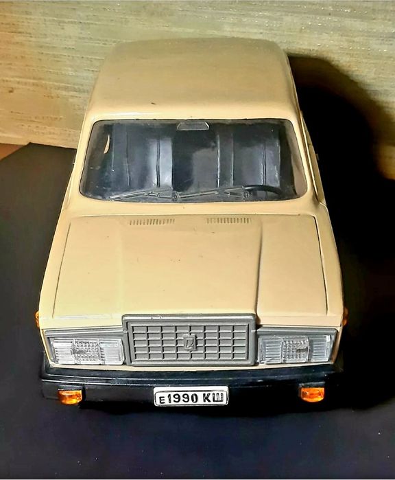 модель ВАЗ 2103-2107 LADA Жигули 1:10