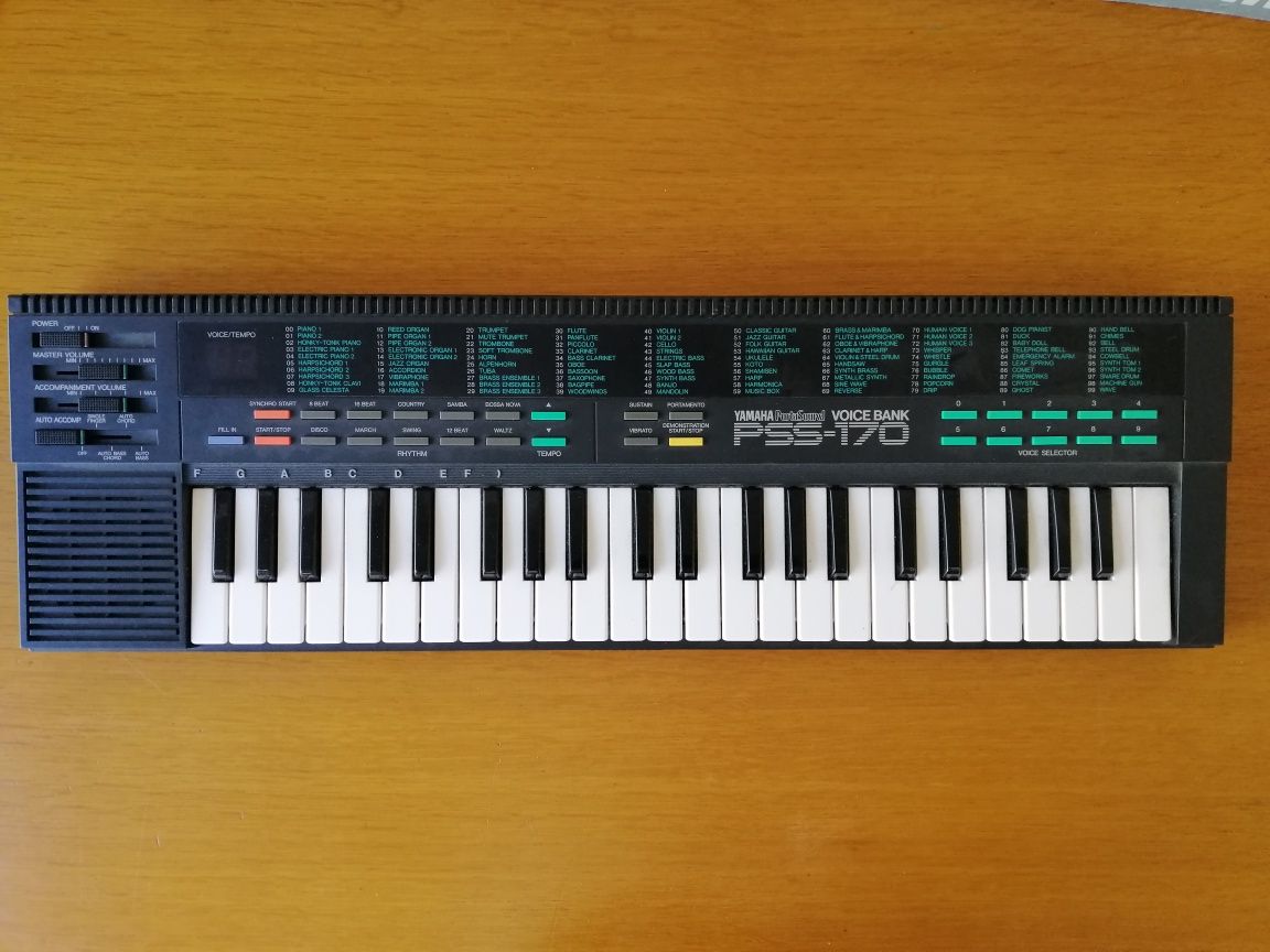 Vendo Yamaha PortaSound PSS - 170 electronic keyboard