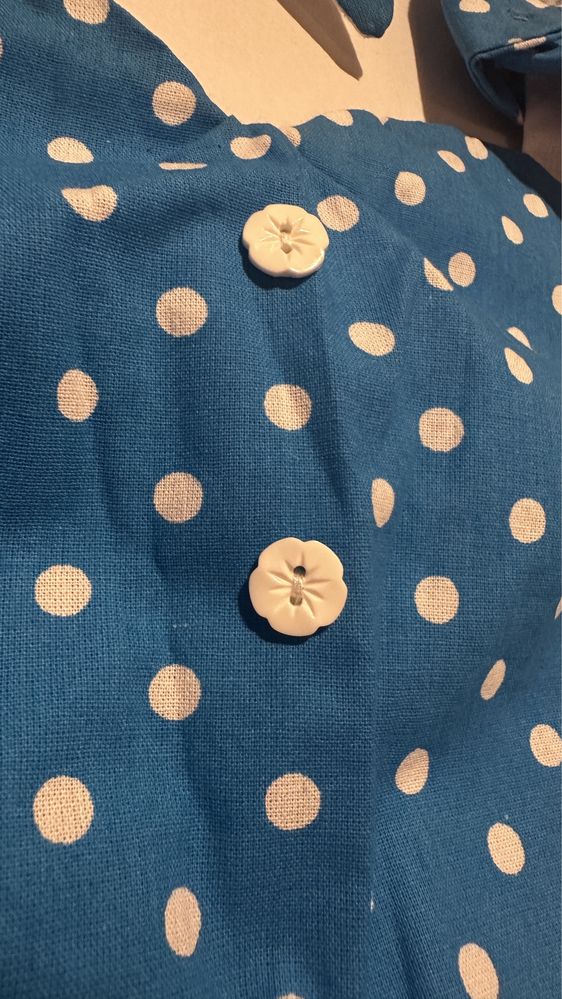 Fartuszek kuchenny niebieski w kropki w stylu pin up