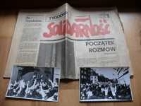 Zdjęcia ze strajku SOLIDARNOŚCI wraz z gazetą, medalem, kopertą 1981r