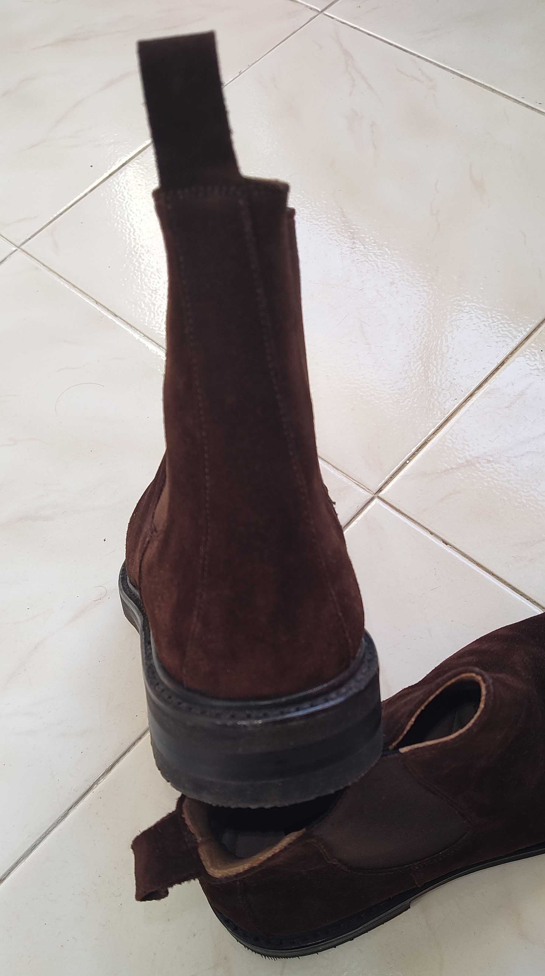 Bota de homem castanha