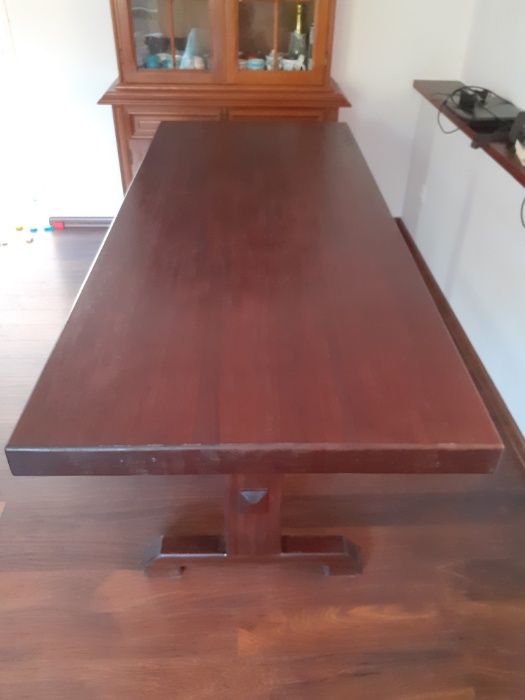 Stół z drewna egzotycznego meranti