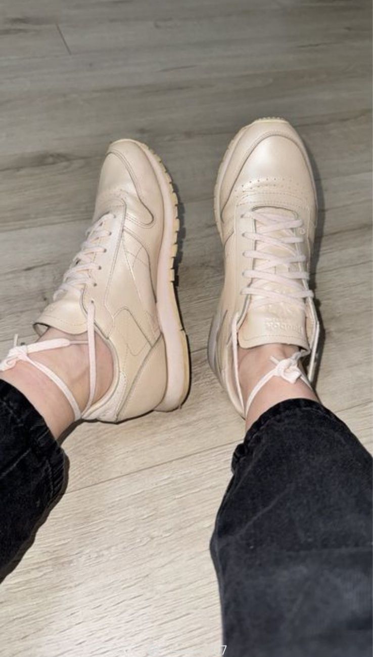 продам женские фирменные кроссовки Reebok оригинал