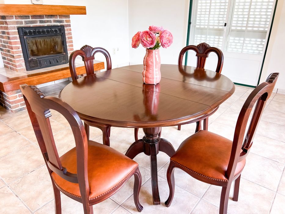 Mesa de jantar em madeira maciça como NOVA (entrega gratuita)