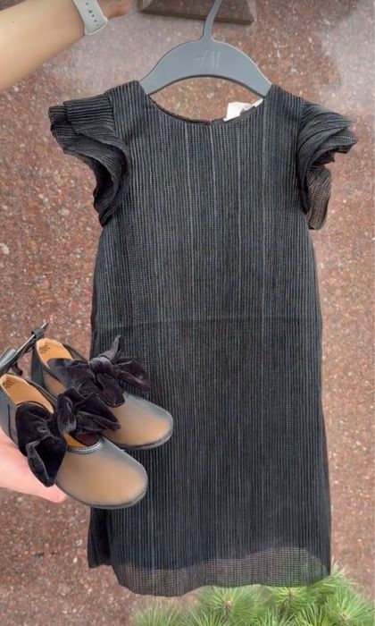 Сукня, повття на дівчинку