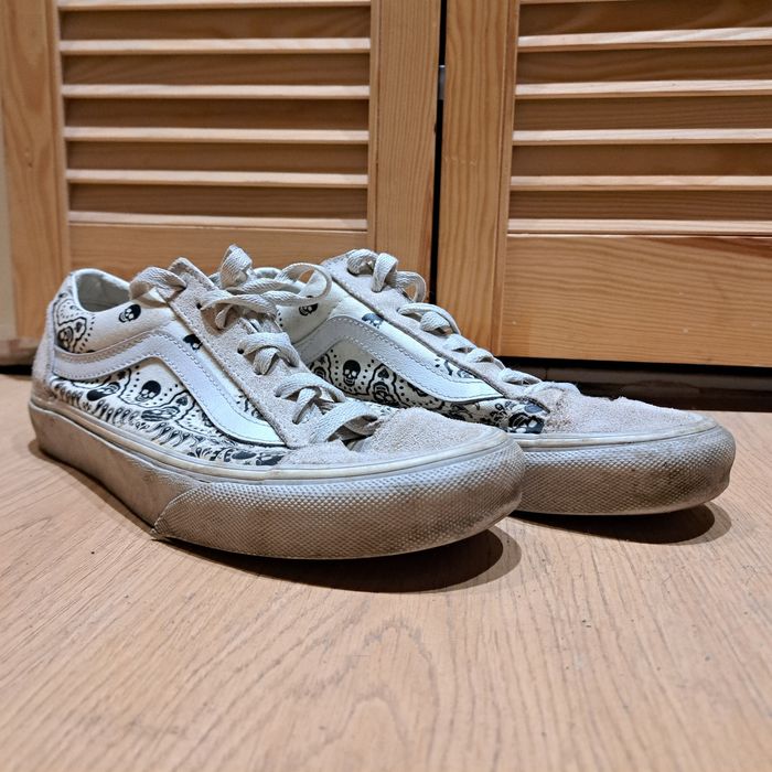 Buty vans białe w czaszki